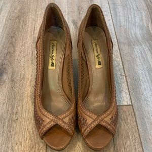 Tan braided detail wooden heels